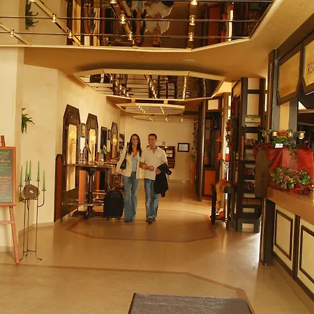 韦斯特瓦特里夫德尔帕克酒店 Oberlahr